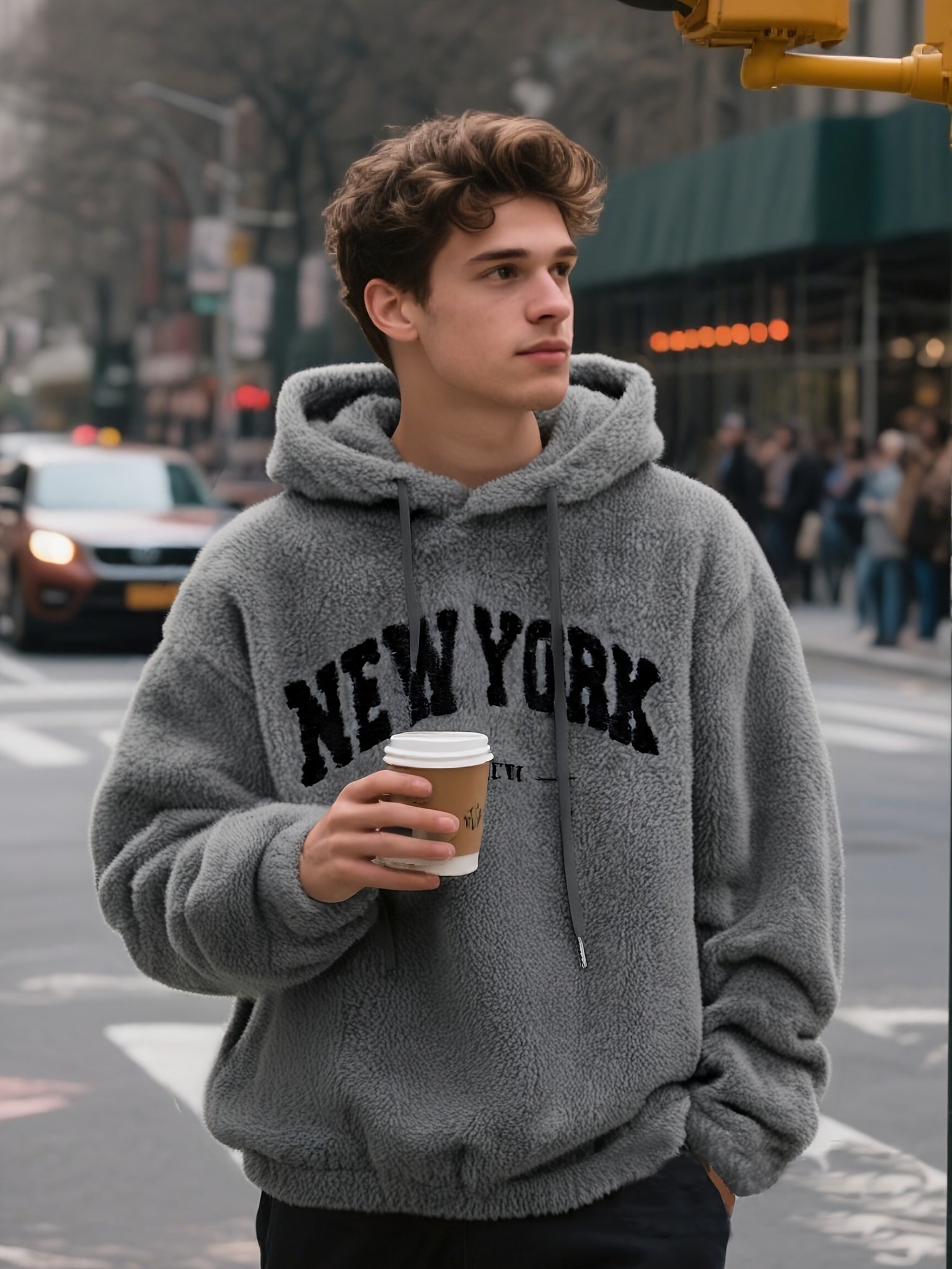 The new style of fashionable and casual solid - color hoodies for men is made of plush fabric that is highly fluffy, warm and Light Beige - friendly.Suitable for urban commuting in cold weather, winter outdoor activities, and indoor leisure